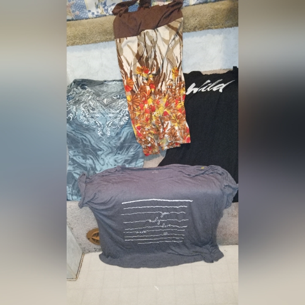 Clothes - Picture 2 of 16